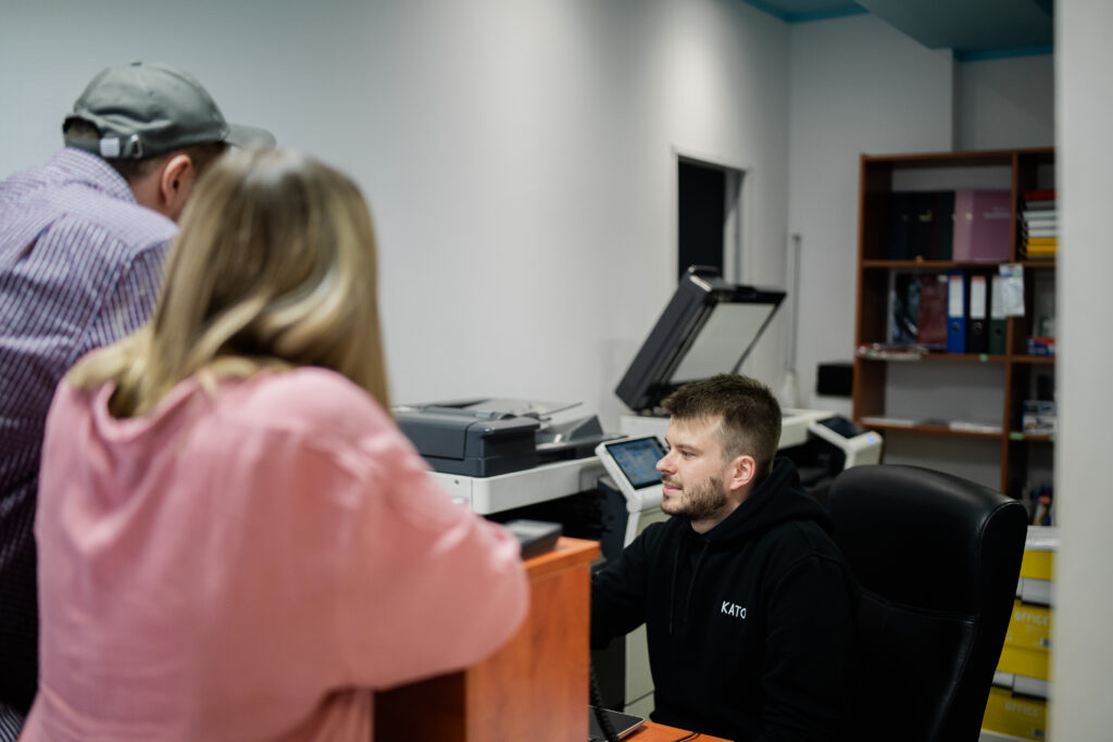 Klienci punktu ksero w centrum Katowic