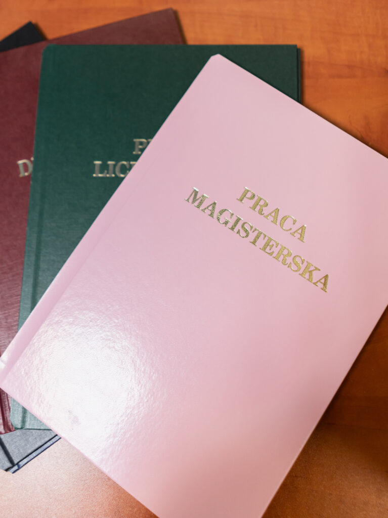 Kolorowe oprawy prac w Katowicach