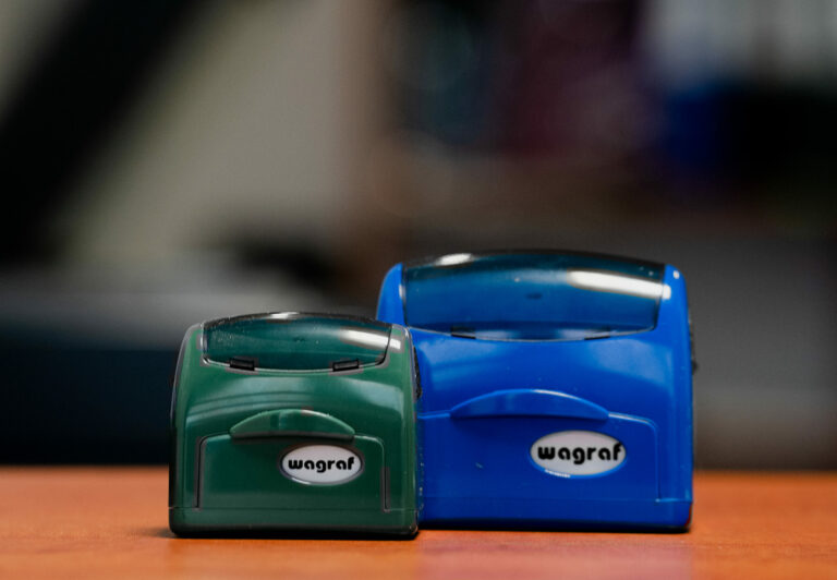 Oferujemy różne pieczątki online